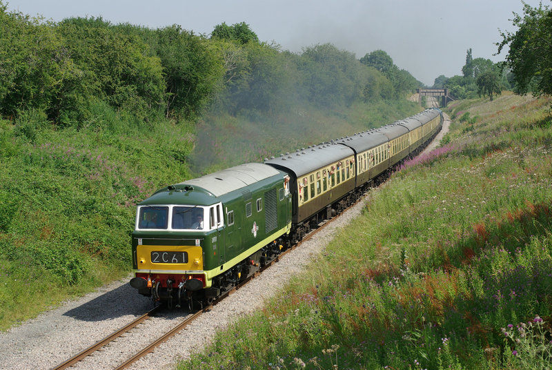 'Hymek' - D7017, East Lodge - GWR.