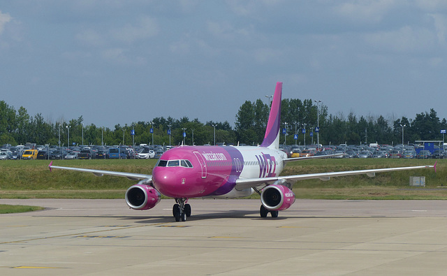 HA-LPF at Luton (2) - 12 July 2014