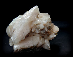 Calcite -Dolomite rose et fluorine jaune - Berbès -Espagne