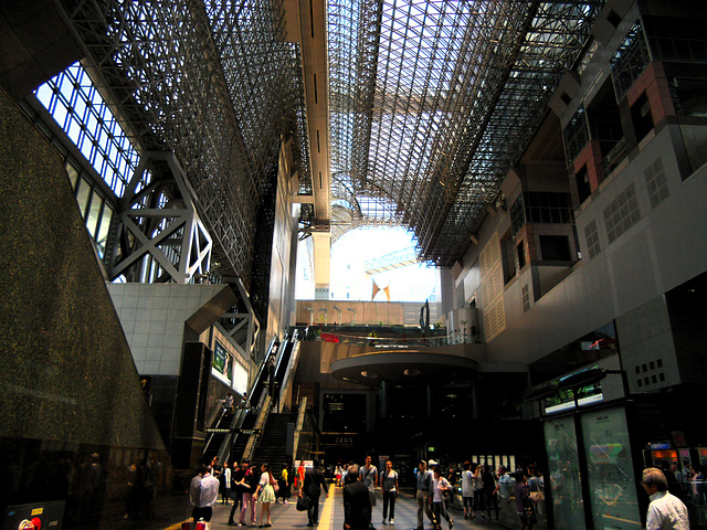 inside Kyoto JRR station