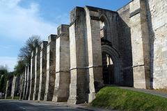 Ruines du prieuré de la Ste-Trinité à Beaumont-le-Roger