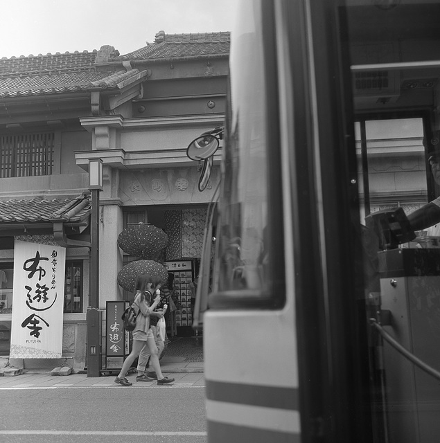 Tourists with an ice cream cone in their hand