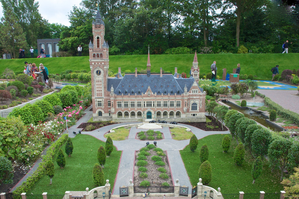 Palais de la Paix à Den Haag ( Le faux à Hollande miniature)