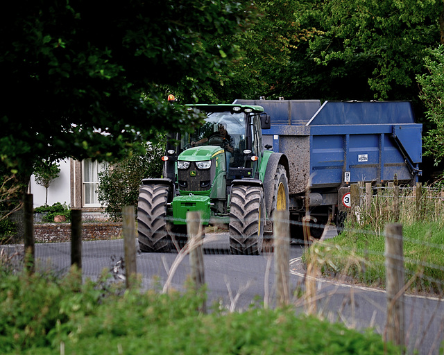 John Deere 690R