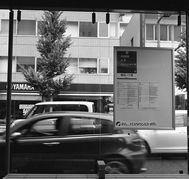 Bus stop shelter