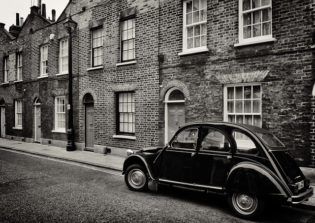 Citroen in Roupel Street, Waterloo (1)