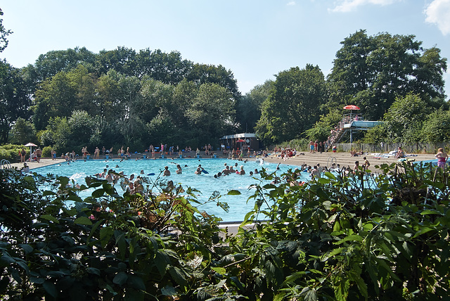 freibad-1190194-co-19-07-14