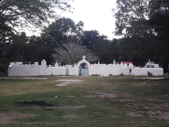 Blancheur funéraire / Funerary whiteness.