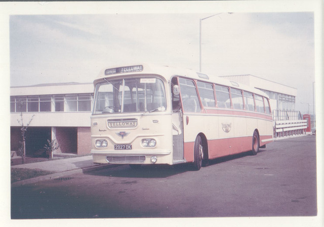 Yelloway 2927 DK - 1 Jun 1968 (Photo by Gerard Duffy)