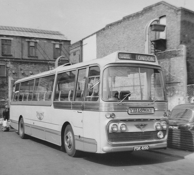 Yelloway FDK 419D in London - Summer 1967