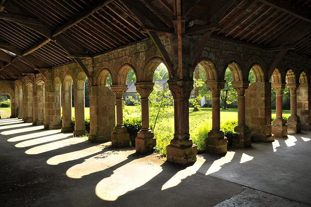 Cloître de l'Abbaye Blanche de Mortain