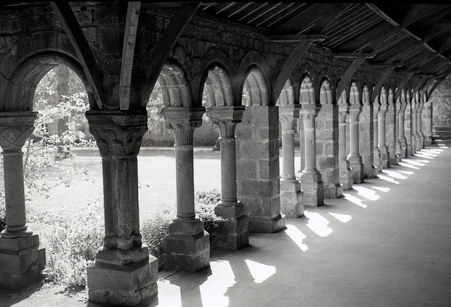 Cloître de l'Abbaye Blanche de Mortain