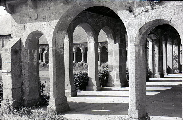 Cloître de l'Abbaye Blanche de Mortain