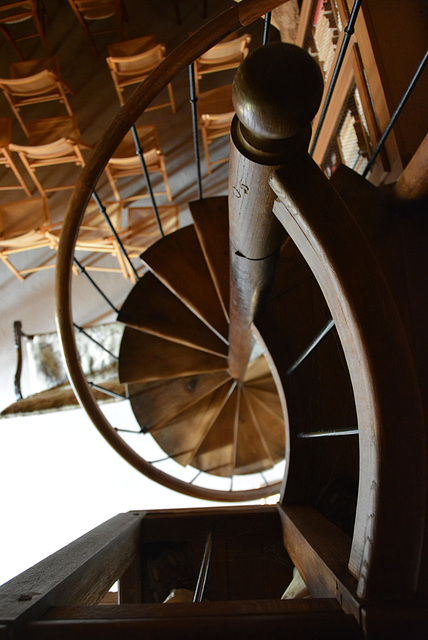 escalier au grenier du château de Cerisy