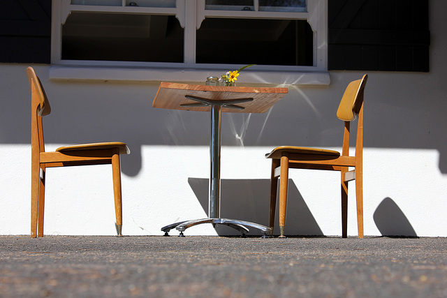 Café in the Sun