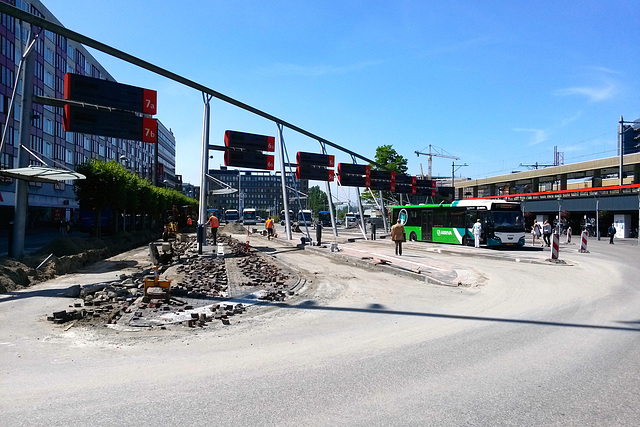 Renovating the bus platforms at Leiden Centraal