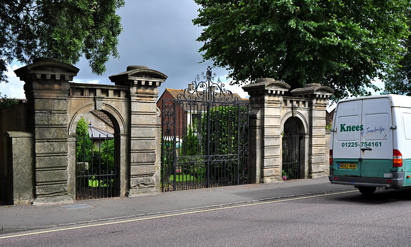 Knee's Van Passing Springfield House Gates