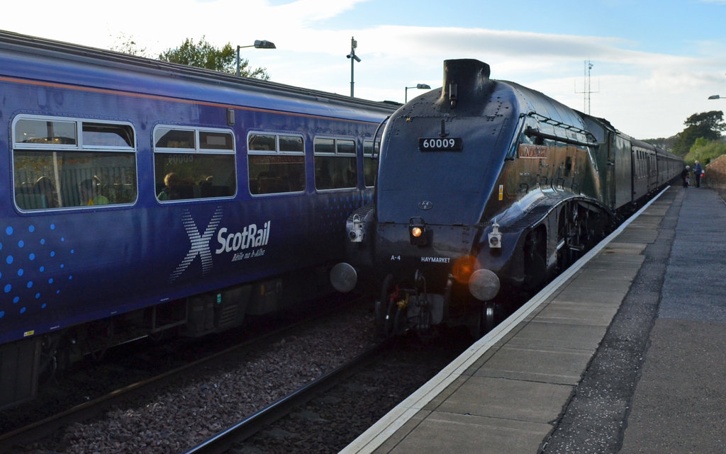 60009 Through Annan Station