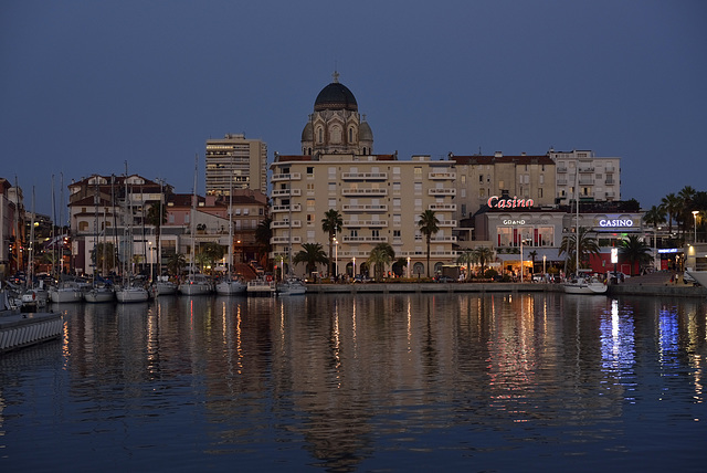 Saint-Raphaël: Le port de nuit.03