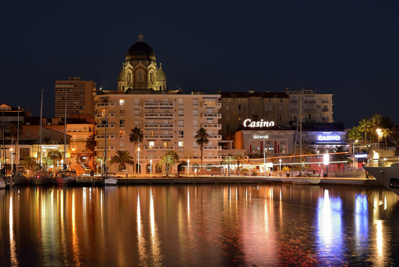 Saint-Raphaël: Le port de nuit.10