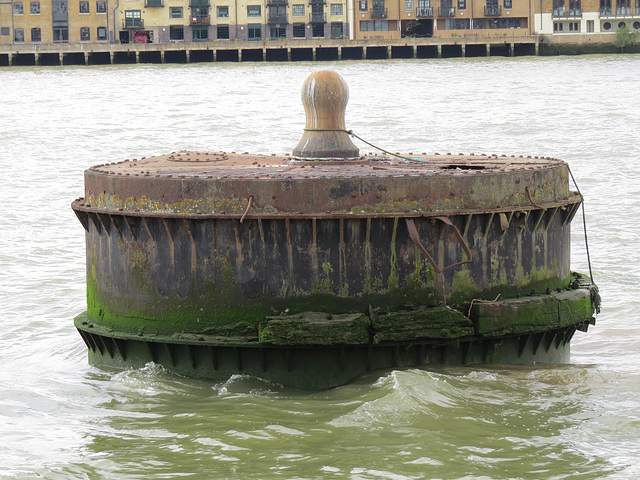 surrey lock dolphin, thames, london