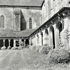 Cloître de l'Abbaye Blanche de Mortain