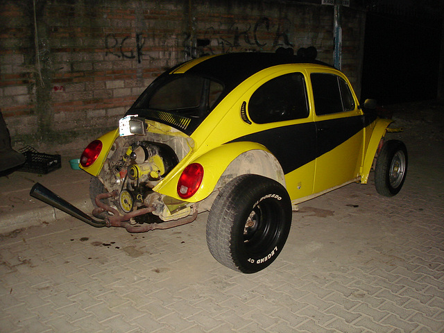 VW amarillo / Yellow  VW / Cox jaune pétant.
