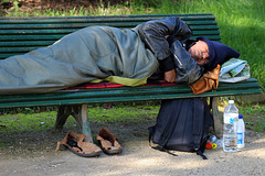 Dormir sur l'avenue des Champs-Elysées n'est pas toujours un privilège .