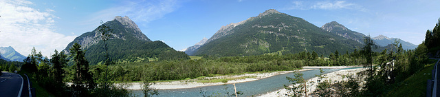 Vom Inntal ins Lechtal. Der Lech und der Eingang in das Hornbachtal. ©UdoSm