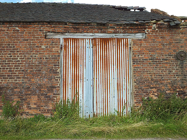Corrugated entrance