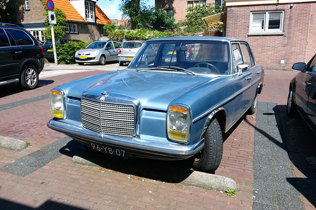 1973 Mercedes-Benz 220