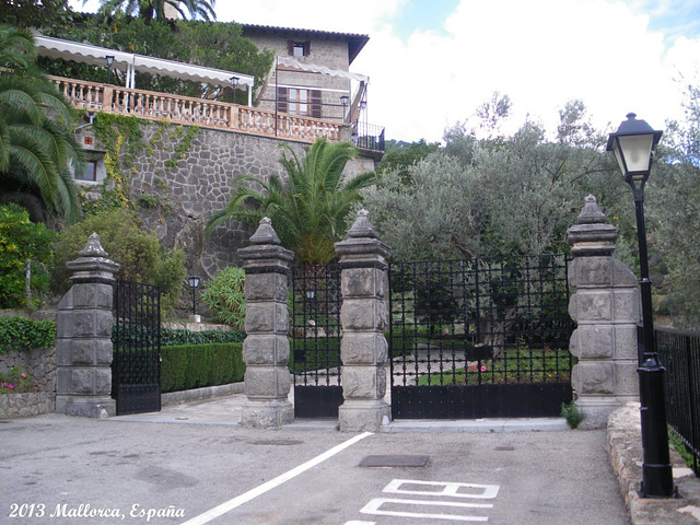 03 Es Molí Main Gate to Gardens