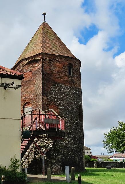 n.w. tower, town walls, great yarmouth, norfolk