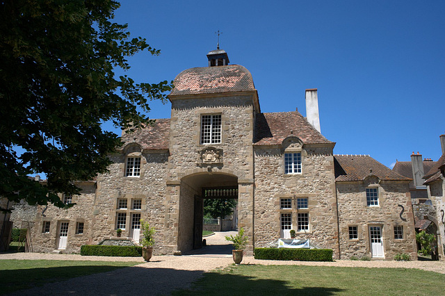 Porterie du prieuré de Souvigny