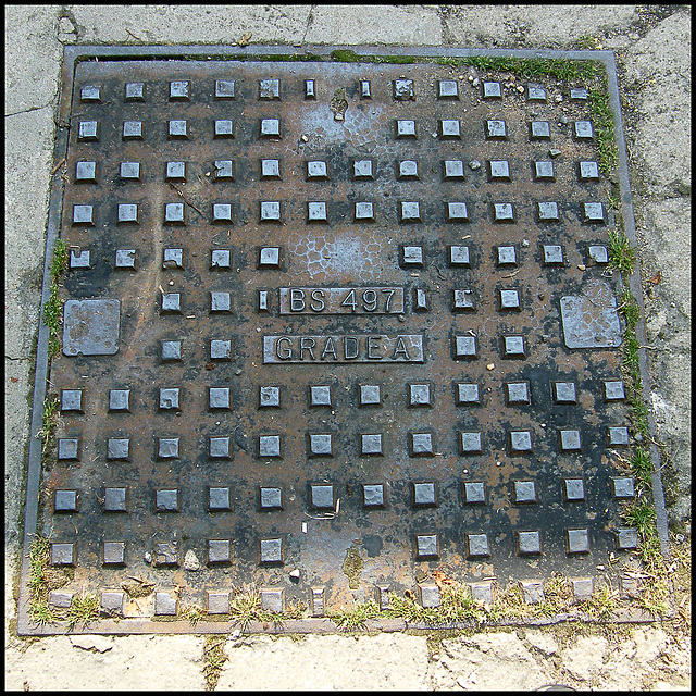 BS 497 manhole cover