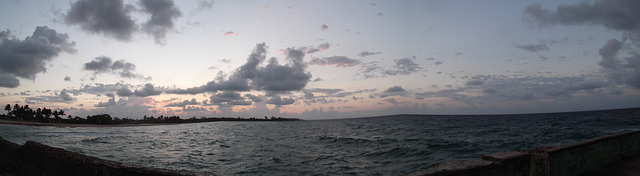 Panorama houleux au petit matin / Unatural waves by the early cuban morning.