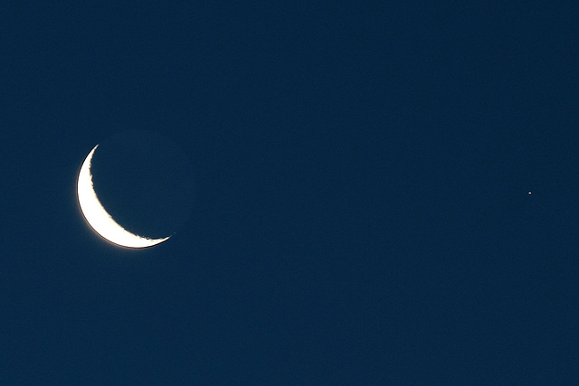 Moon and Subra (Omicron Leonis) in pre-dawn Salisbury