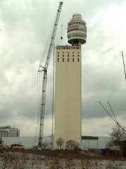 Henninger Turm  jetzt geht's ihm an den Kragen