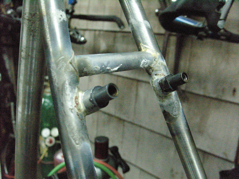 #CT209 Rear center pull brake bosses are brazed to seat stays below brake bridge (2009)