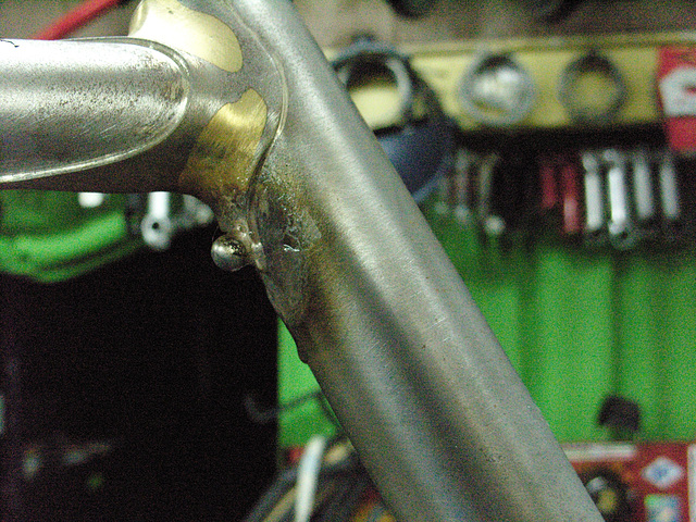 #CT209 Braze on pip for frame pump on lower part of upper head lug (2009)