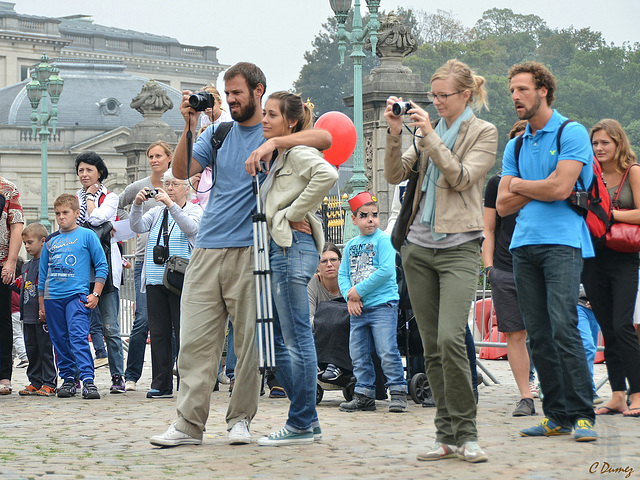 Un photographe qui prend son pied devant les majorettes !