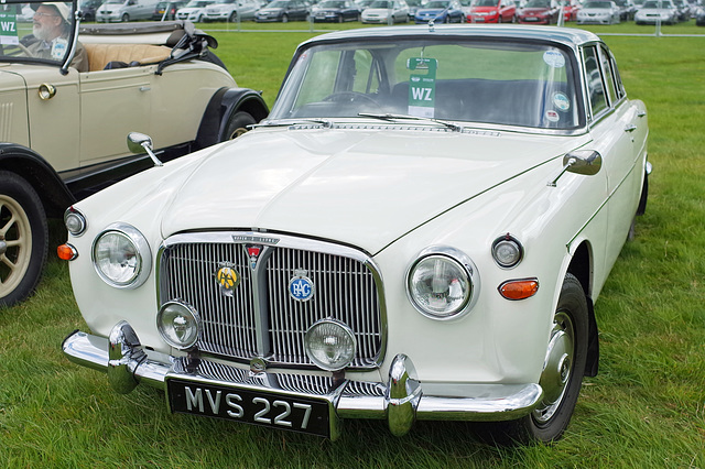 Wings and Wheels Dunsfold August 2014 X-T1 Rover 3,5 Litre Coupe
