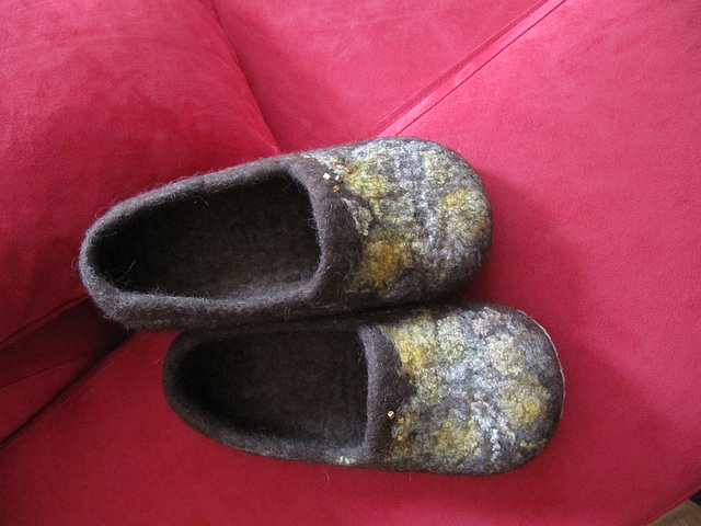 felted slippers - brown