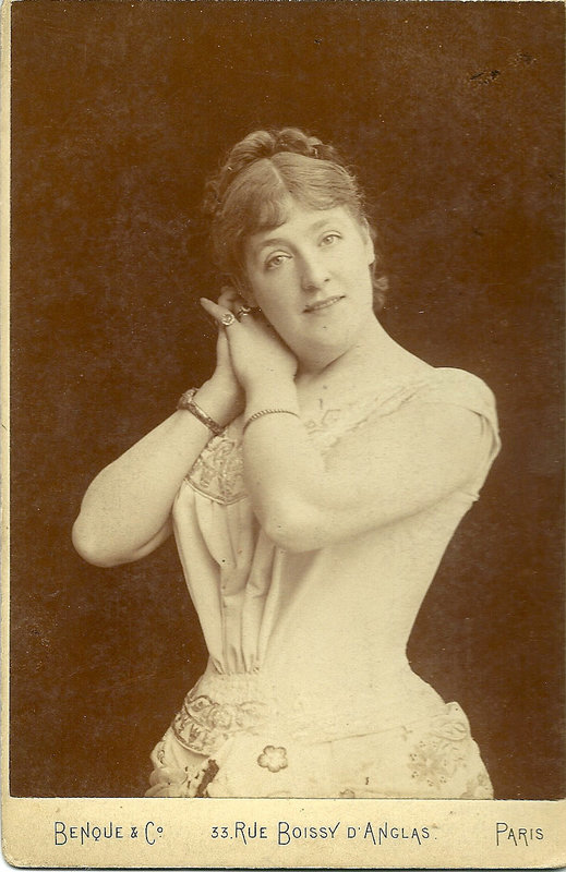 Fides Devries by Benque