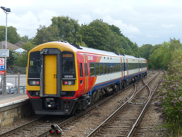 159105 leaving Warminster - 21 August 2014