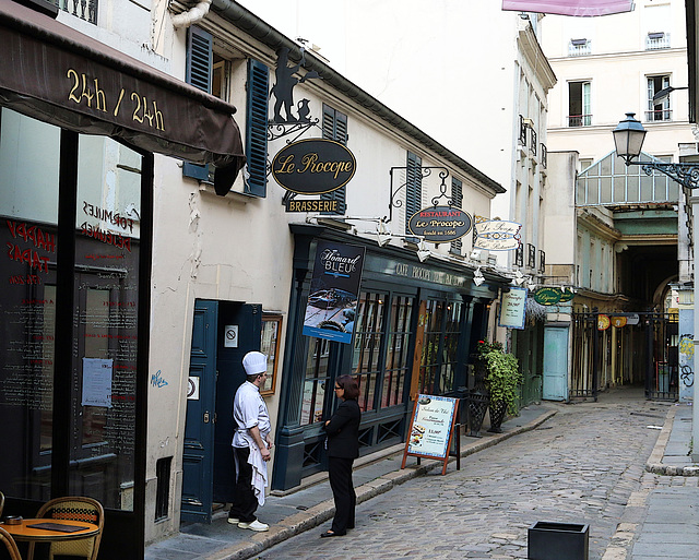 La Cour du Commerce , ouvert en 1776 . Le Procope . Quartier Latin - Paris