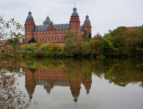 Schloss Johannisburg: eines der bedeutendsten Bauwerke der deutschen Renaissance