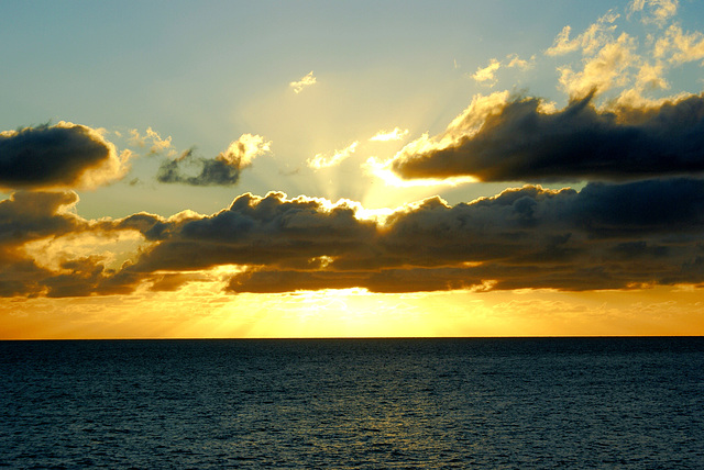 Sonnenaufgang, Wolken, Meer . ©UdoSm