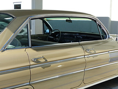 Oldsmobile Ninety Eight (2) - 31 October 2014