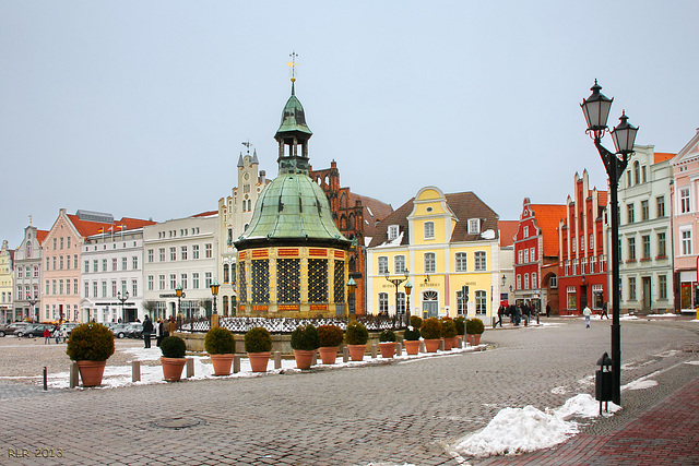 Wismar, Marktplatz mit Wasserkunst